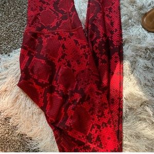 Lululemon snakeskin print wunder unders size 2